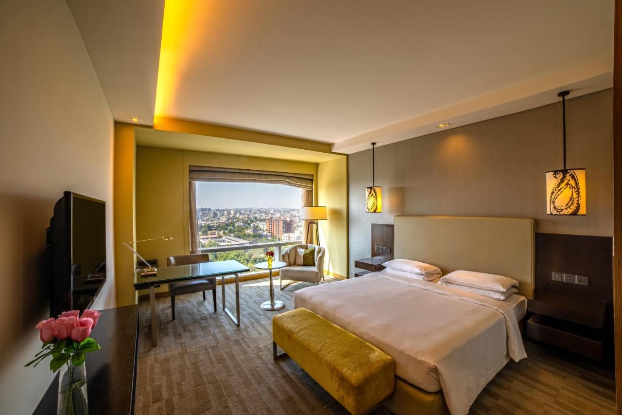 Hyatt Regency Ahmedabad Otel Dış mekan fotoğraf Deluxe room