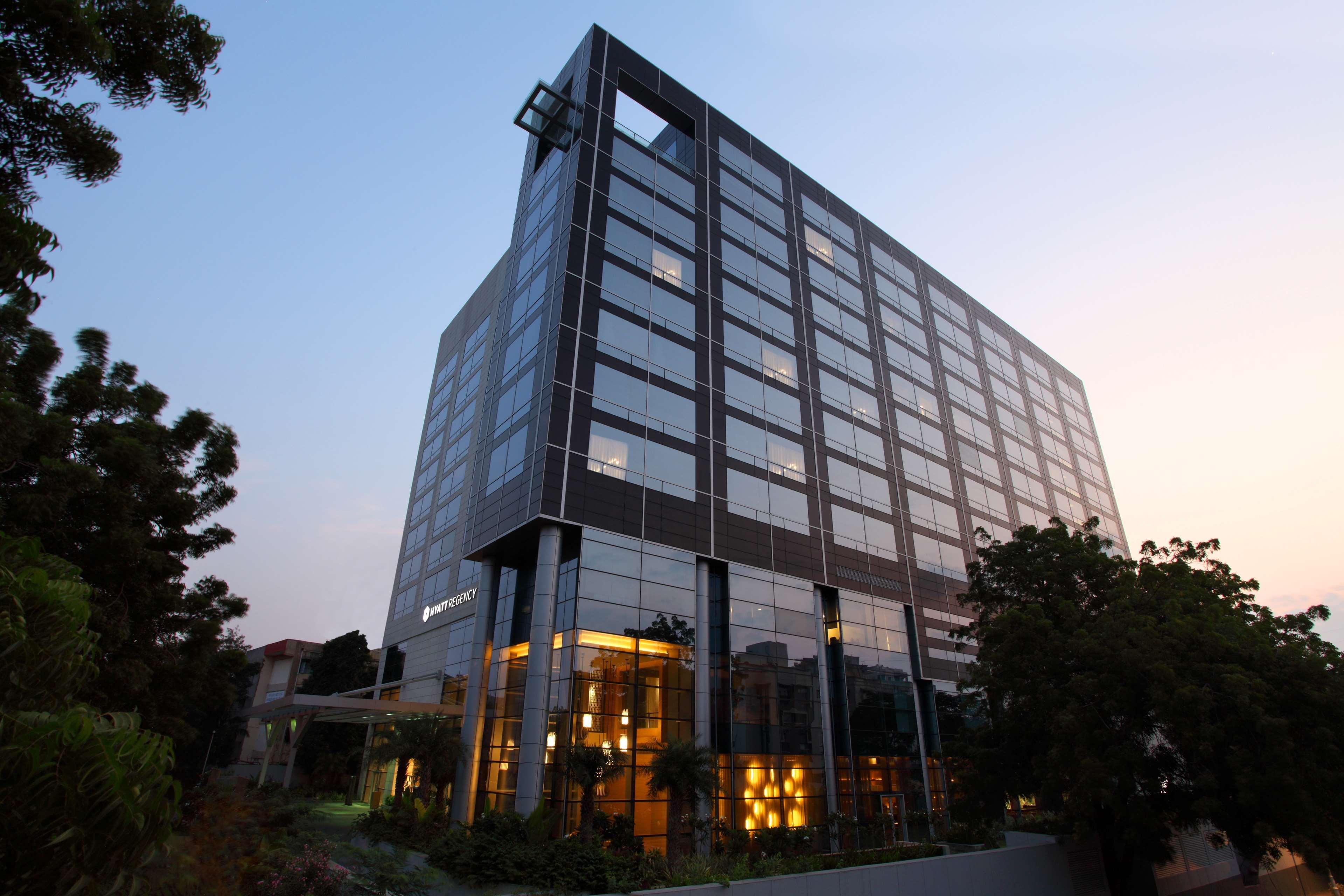 Hyatt Regency Ahmedabad Otel Dış mekan fotoğraf The building of the National Institute of Bioethics