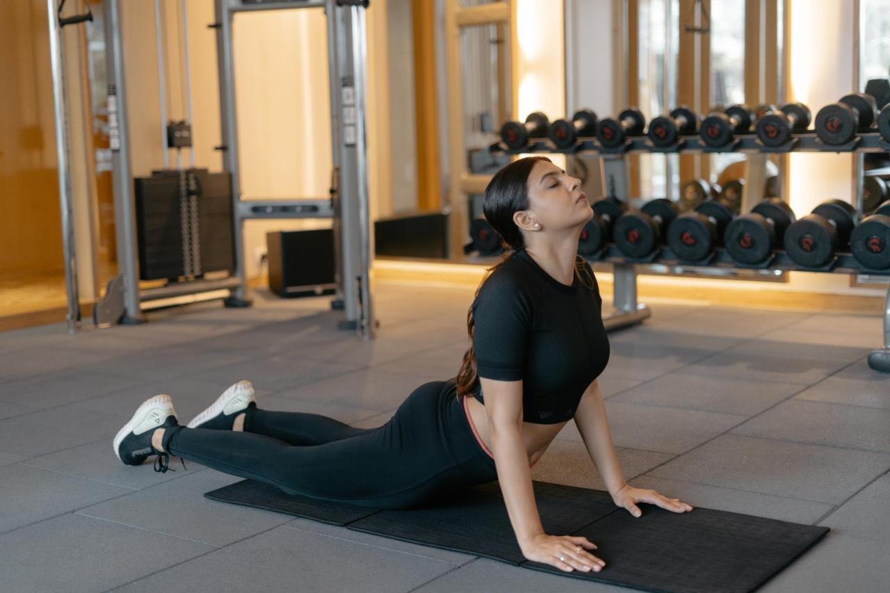 Hyatt Regency Ahmedabad Otel Dış mekan fotoğraf Bhujangasana