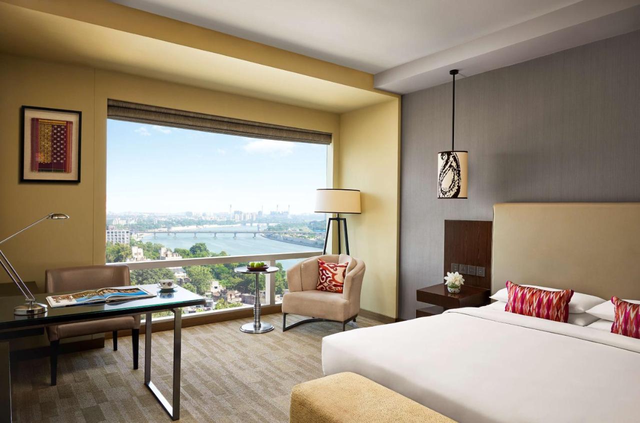 Hyatt Regency Ahmedabad Otel Dış mekan fotoğraf A room at the Taj Bengal