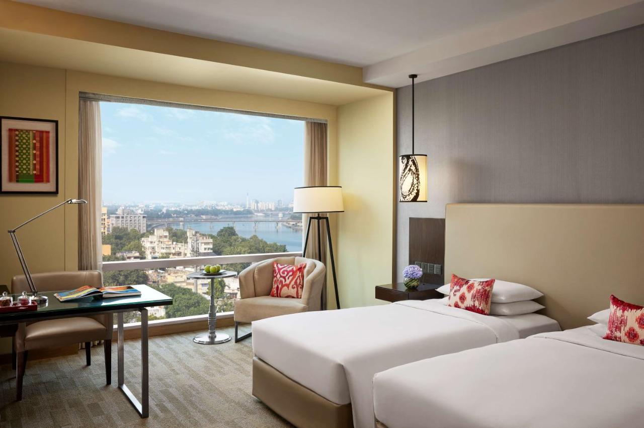 Hyatt Regency Ahmedabad Otel Dış mekan fotoğraf Deluxe Room