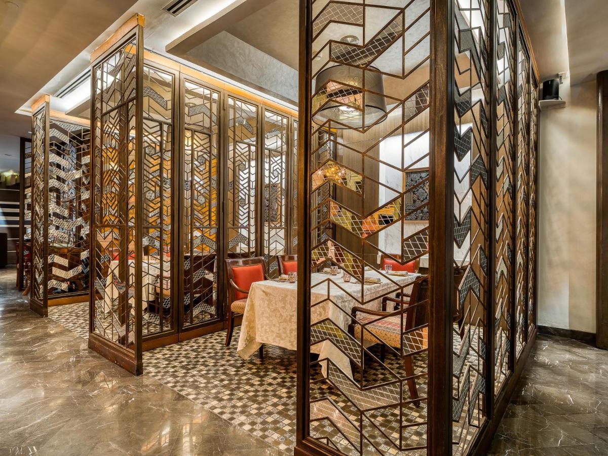 Hyatt Regency Ahmedabad Otel Dış mekan fotoğraf The interior of the restaurant