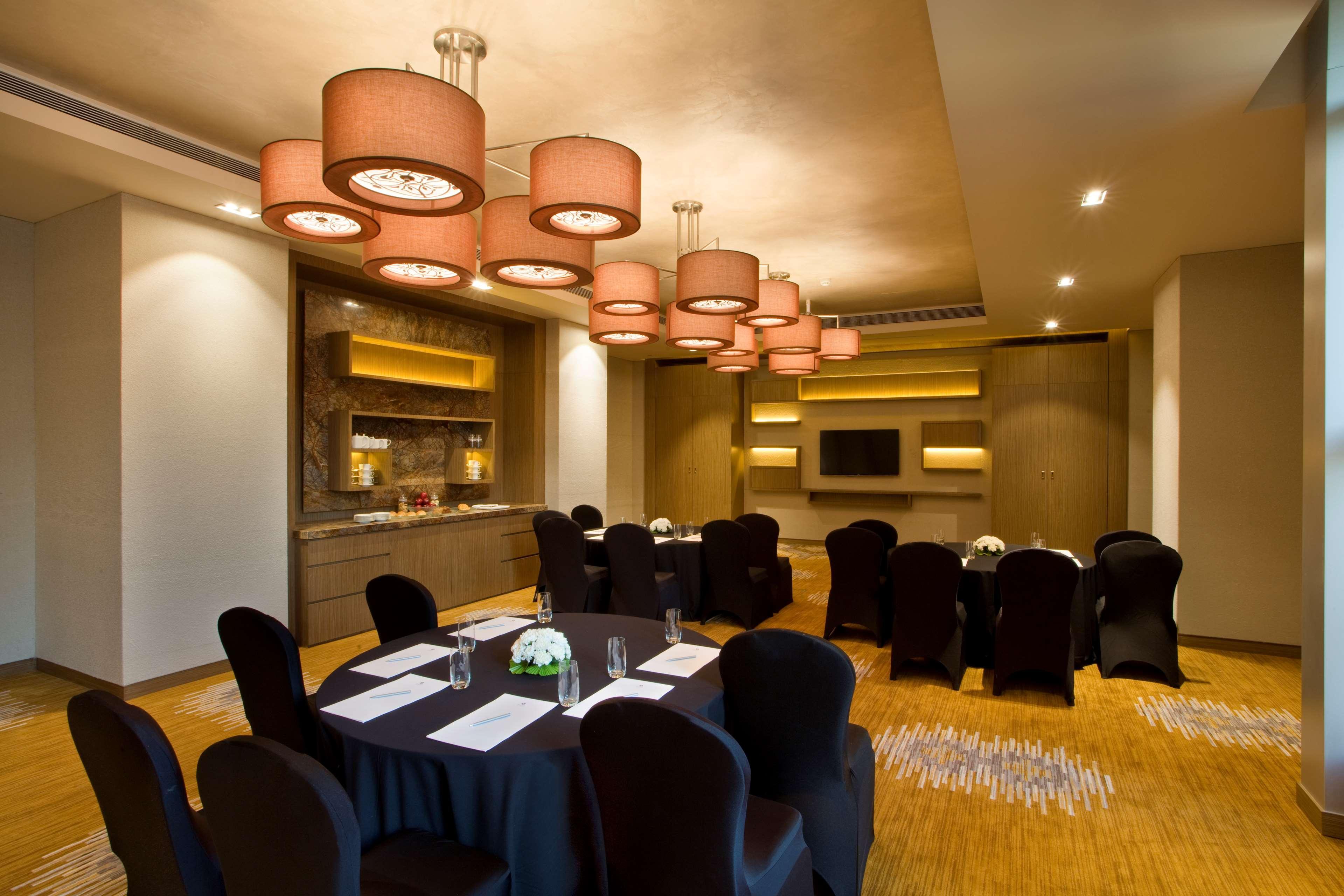 Hyatt Regency Ahmedabad Otel Dış mekan fotoğraf Meeting room at The Park, Hyderabad